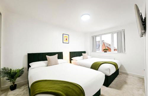 Swan's Place - Large 4bed home, Sleeps 9, Parking x2 & Games room - Foto 41