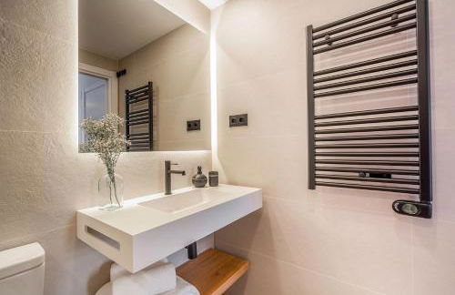 ApartsNouBcn Equador Les Corts - Photo 32