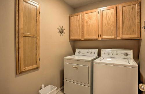 Beaver Lake Retreat with Deck and Private Hot Tub - Foto 28