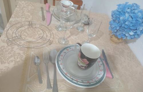 CHALÉ SIMPLES COM WI-FI SPLIT COZINHA COMPLETA SALA QUARTO BANHEIRO A 2 KM DO centro - Foto 2