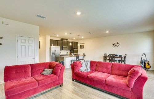 Private Yard and Pool Access Home in Krugerville - Foto 6