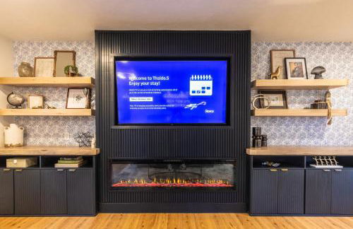 Family Retreat with Hot Tub, Game Room & Prime Location - Foto 9