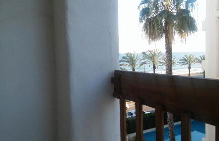 Passeig Maritim Apartment - Photo 28