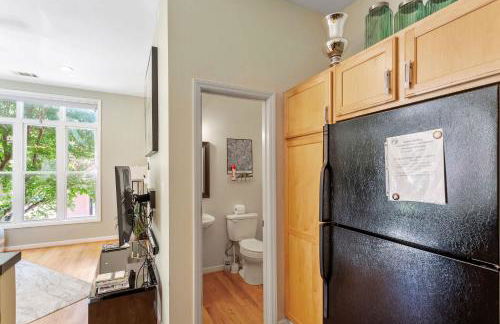 Warehouse District Modern Condo with Private Garage - Foto 17