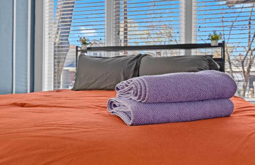 Cozy & Creative Top Unit in Lou's Arts District - Foto 44