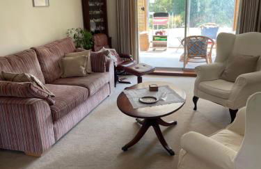 Cotswolds Luxury House in Central Bourton Large Sleeps 2-11. Pet Friendly. - Photo 6