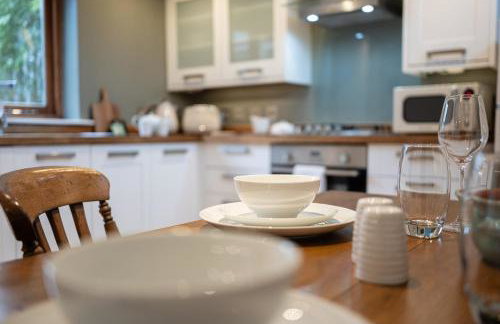 The Coach House - Beautiful Home in Cheltenham! - Photo 83