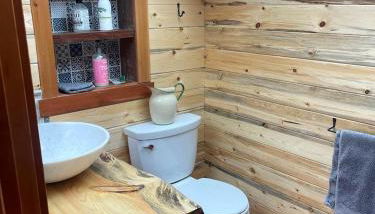 Secluded Cabin in Polebridge, Montana, with Fantastic Views of Glacier National Park - Dream Glamping Experience - Foto 2