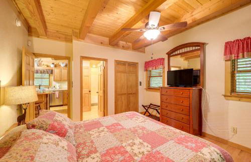 Private Cabin on 2 Acres Hot Tub, 10 Mi to Boone! - Foto 15