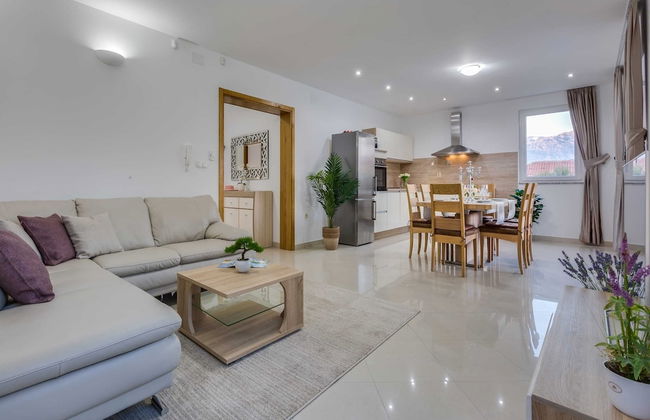 Spacious Holiday Home With Swimming Pool - Foto 15