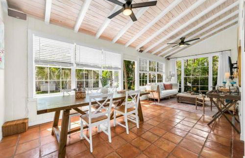 Tropical Estate w/ Guesthouse & Pool. Sleeps 8! - Foto 24