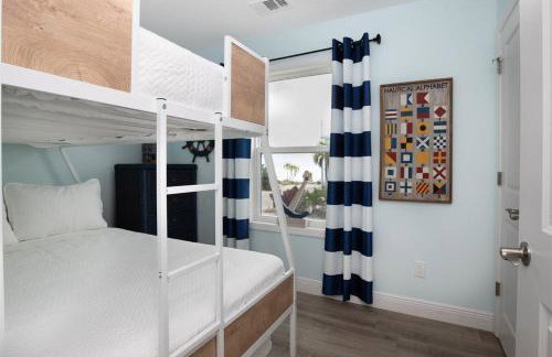 Seas the Day - Spacious Waterfront Pool Home, 50` Dock! - Foto 22