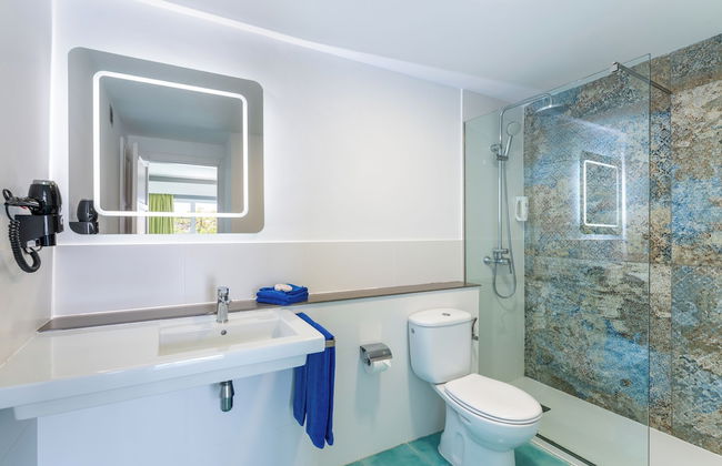 Apartamentos LIVVO Morromar - Photo 16