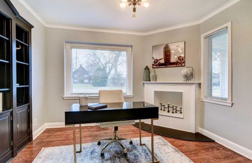 Luxurious Detroit Home - Walk to Golf and Park! - Photo 12