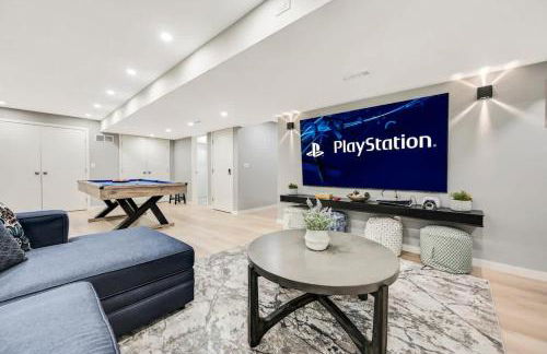 Modern 5BR, Kid-Friendly Home In Poconos with Pool Table - Foto 7