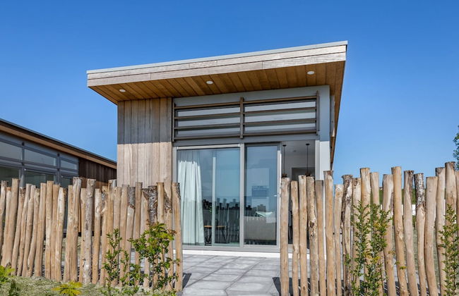 Detached Luxury Lodge near Sea - Photo 29