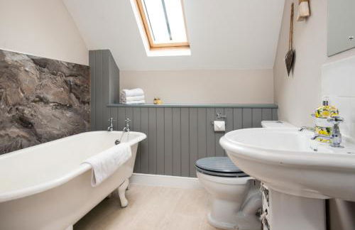 College Cottage - Photo 17