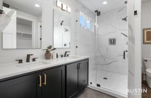 Luxurious Modernism with Private Hot Tub and Garage - Foto 36