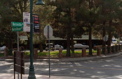 Lazy Squirrel - Cozy Family House with Full Game Room - Foto 61