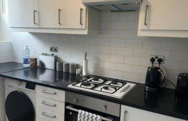 Stylish London Stay 2-Bedroom Duplex Sleeps 6 - Foto 7