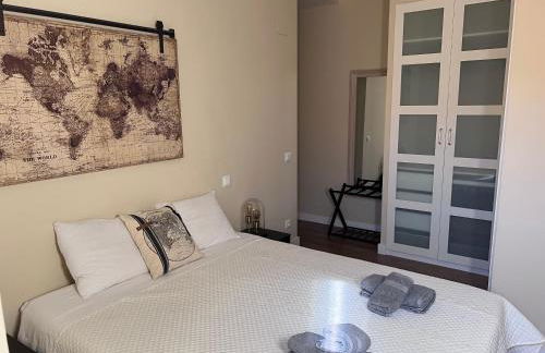 Apartment in monumental square Madrid Center - Photo 5