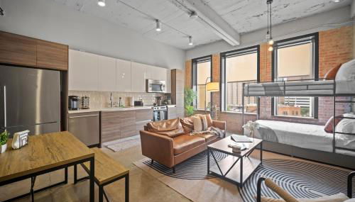 Stunning Downtown Apartment with Pool, Laundry, Parking - Foto 3