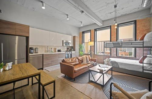 Stunning Downtown Apartment with Pool, Laundry, Parking - Foto 3