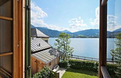 Villa Tegernsee - Exclusive Lakefront Villa with private Zirben Sauna, 4 Rooms for Family & Friends - Foto 1