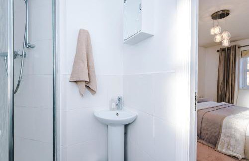 Driveway Stylish 3Bedroom Home in Middleton - Foto 7