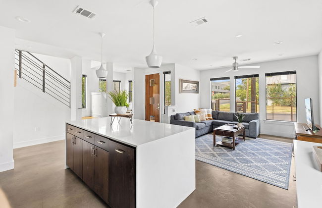 Walk to Restaurants & Entertainment on East Side - Foto 30