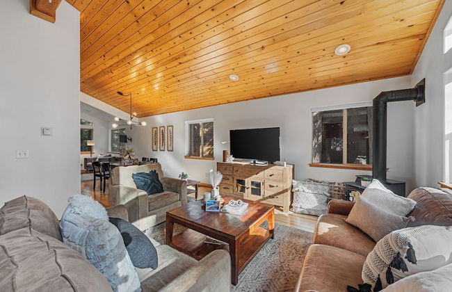 Moosetrack by Avantstay Cozy Cabin In The Of Tahoe Donner w/ Hot Tub - Foto 8