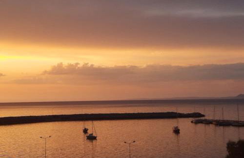 A View from the Attic Window. Kyparissia, Messinia - Foto 23