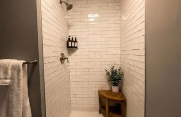 Cozy unit King bed & laundry - Foto 8