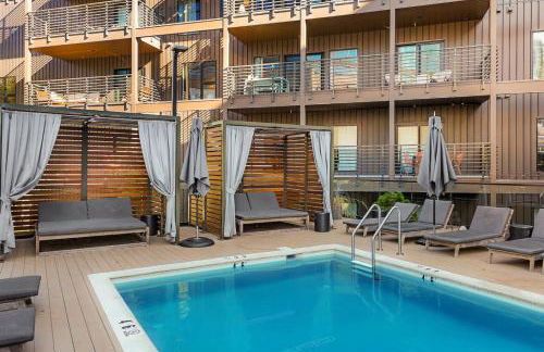 Penthouse Luxury with Pool Patio and City View plus Walk to Broadway - Foto 48