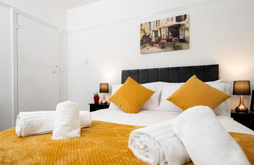 Stylish 4BR House, Sleeps 7, High-Speed Wi-Fi, Long Stay Friendly - Foto 70