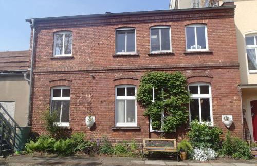 wunderschönes Obergeschoss in Bahnhofsnähe - Foto 2