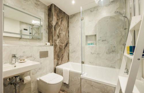 Spinnaker House-with Tesla Electric Charging Point - Foto 42