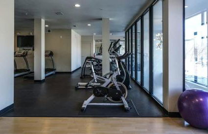 Boulevard Stays Walk to Downtown 1BR SoCo Pool Parking Gym 01 - Foto 31