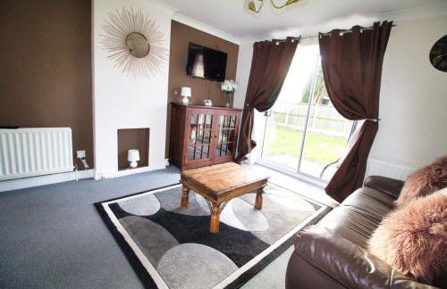 2 Bed House - Sleeps 4 - Parking - Pets - Garden - Foto 8