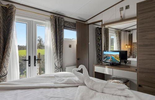 Peaceful Lake Retreat - Fishing Lakes, Heated Outdoor Swimming Pool 500yrds on Sister Park , Pool Open April to September - Foto 22