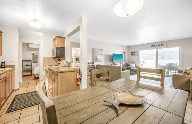 Spacious Lakefront Condo w Amazing View - Photo 5