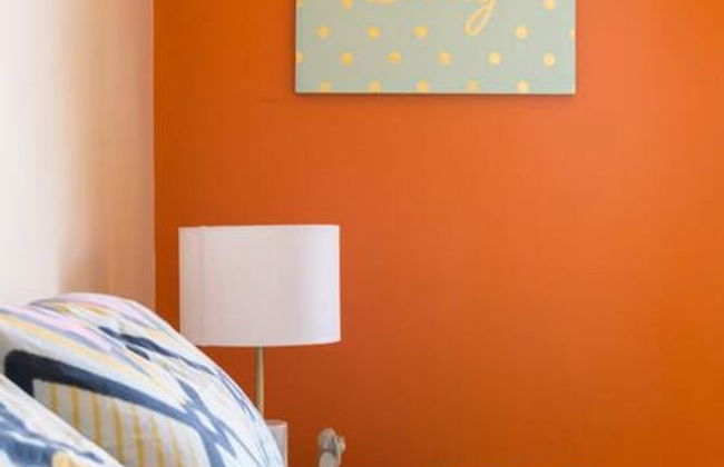 Beautiful 2 Story Manor Close to Beach and all - Foto 33