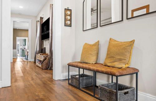 3BR Cozy Family Home with HotTub & Spacious Backyard - Foto 15