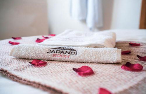 Nuit romantique, Suite avec jacuzzi et cinéma privé au design Japandi - Foto 17