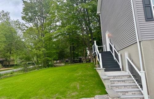 Escape to Luxury in the Poconos Your Year-Round Family Retreat - Foto 3