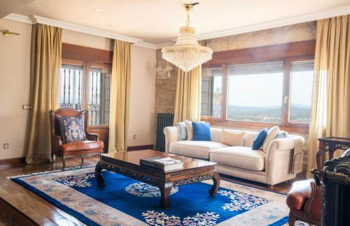 Mansión con Jacuzzi a 40 grados, gran piscina y Pádel - Photo 54