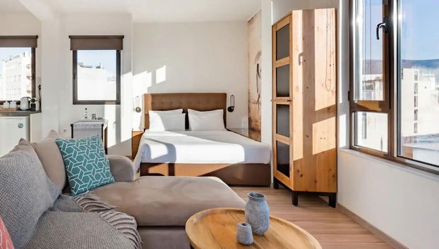 Explore Nightlife Near an Apartment With an Acropolis View - Foto 2, Habitación