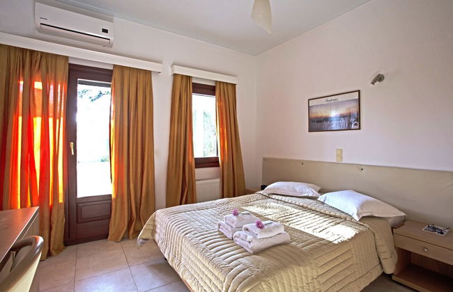 Birds Villa Apartments with Heated Pool - Including Car and Breakfast - Photo 20