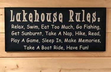 A-Frame Cabin Rental Set Alongside Sebago Lake on Frye Island, Maine - Foto 19