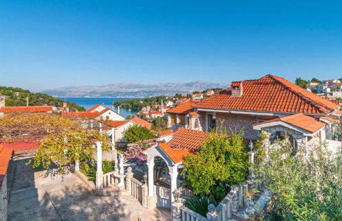 1 Bedroom Nice Apartment In Splitska - Photo 3